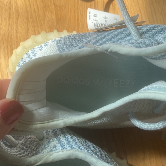 Yeezy Boost 350 V2 - Picture 7 of 10